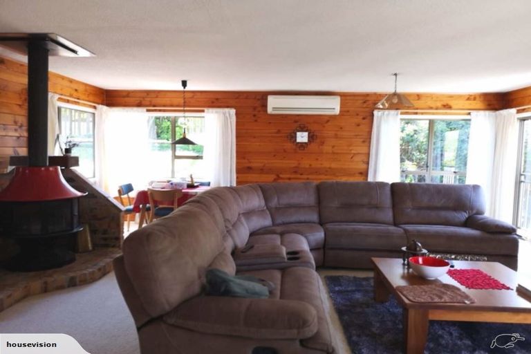 Photo of property in 33 John Downs Drive, Browns Bay, Auckland, 0630