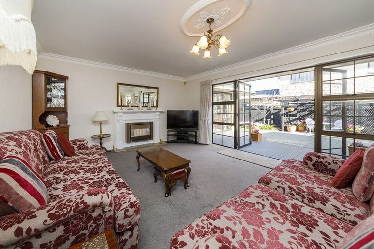 Photo of property in 12 Caroline Crescent, Highbury, Palmerston North, 4412