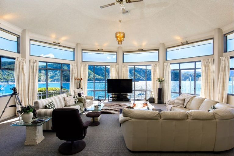 Photo of property in 8 Marina View, Waikawa, Picton, 7281