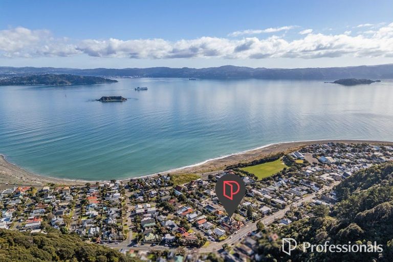 Photo of property in 1/274 Muritai Road, Eastbourne, Lower Hutt, 5013