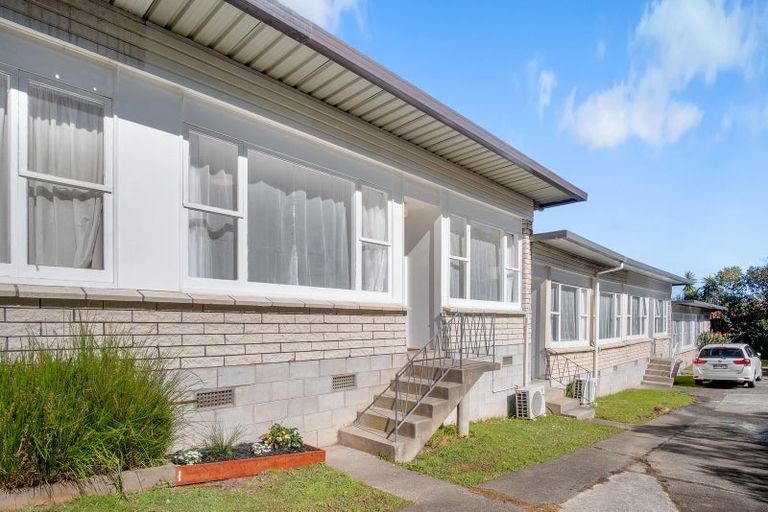 Photo of property in 2/134 Edmonton Road, Te Atatu South, Auckland, 0610