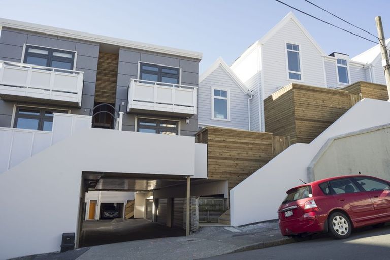 Photo of property in Pirie Street Townhouses, 5/35 Pirie Street, Mount Victoria, Wellington, 6011
