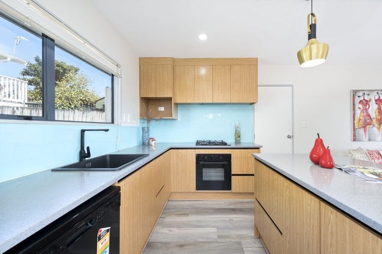 Photo of property in 5 Parrs Cross Road, Henderson, Auckland, 0612