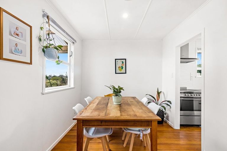 Photo of property in 33 Meilland Place, Glen Eden, Auckland, 0602