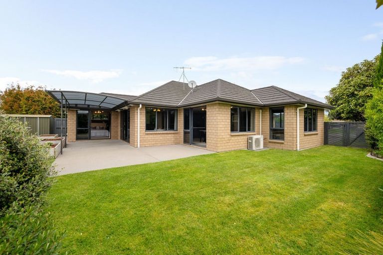 Photo of property in 1 Holly Place, Rototuna North, Hamilton, 3210