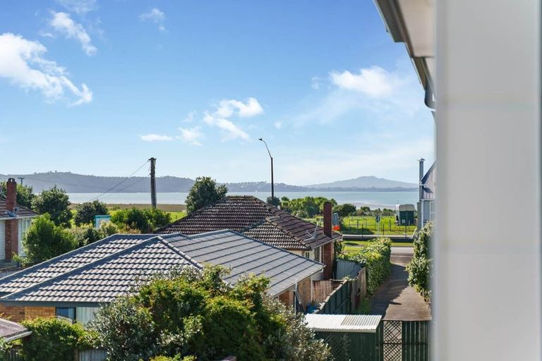 Photo of property in 5/21 Karamu Street, Te Atatu Peninsula, Auckland, 0610