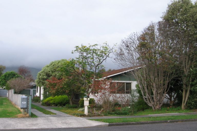 Photo of property in 10 Alexander Street, Waikanae, 5036