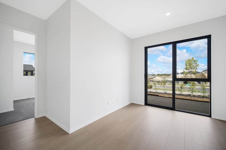 Photo of property in 1 Ngakau Road, Karaka, 2113