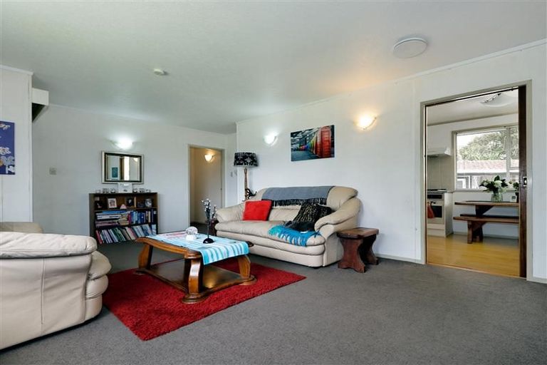 Photo of property in 4 Serwayne Place, Sunnyvale, Auckland, 0612