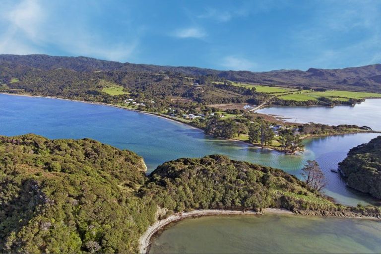 Photo of property in 51 Wharariki Road, Puponga, Collingwood, 7073