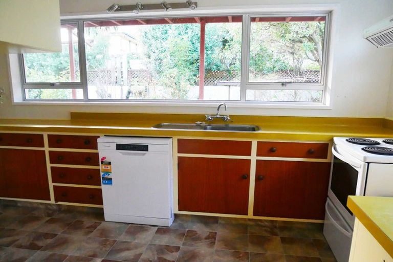 Photo of property in 18 Bayview Place, Cass Bay, Lyttelton, 8082