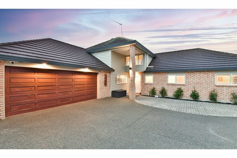 Photo of property in 168 Centreway Road, Orewa, 0931