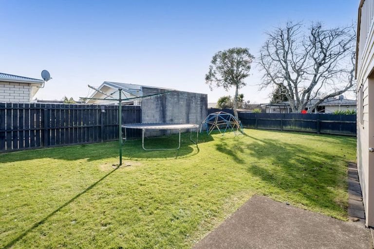 Photo of property in 6 Kowhai Street, Inglewood, 4330