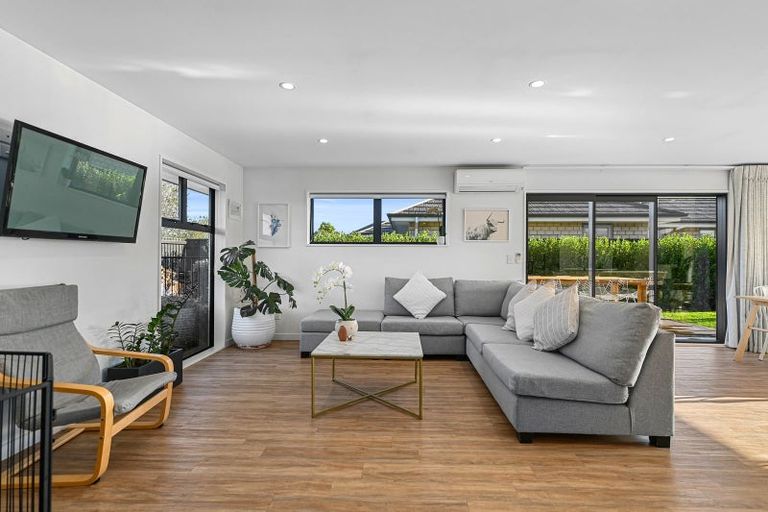 Photo of property in 32 Whincops Road, Halswell, Christchurch, 8025