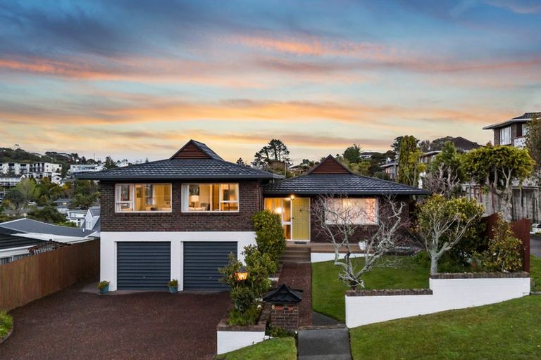 Photo of property in 8 Helvetia Drive, Browns Bay, Auckland, 0630