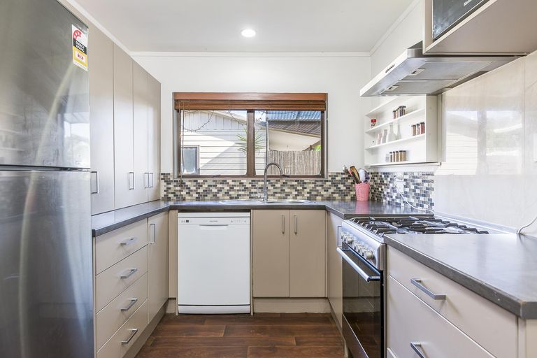 Photo of property in 1/21 Gloaming Place, Conifer Grove, Takanini, 2112