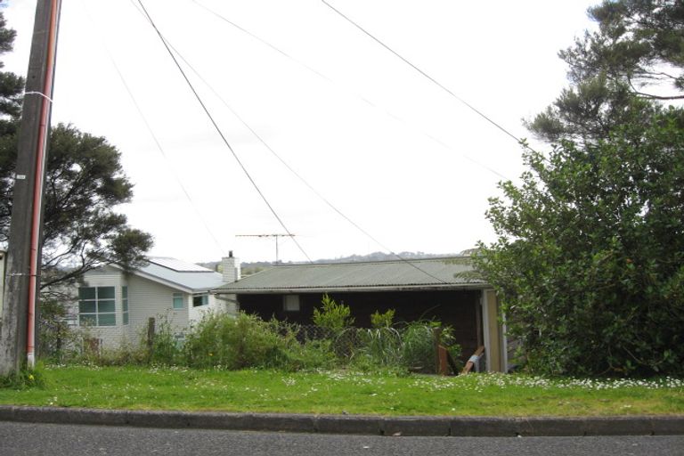 Photo of property in 16 The Terrace, Herald Island, Auckland, 0618