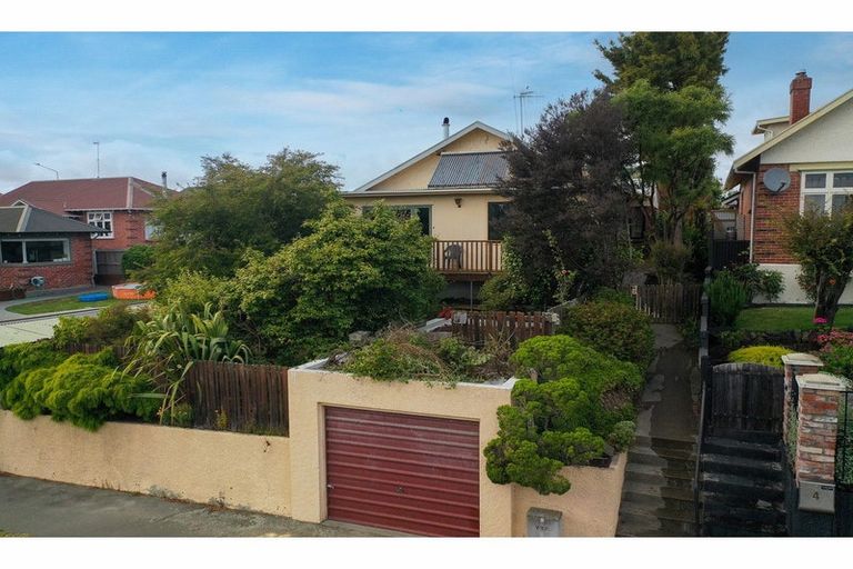 Photo of property in 2 Hertnon Street, West End, Timaru, 7910