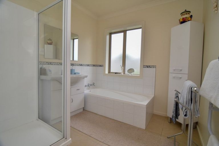 Photo of property in 7c Garrison Street, Carterton, 5713