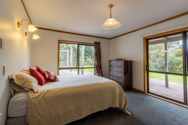 Photo of property in 1094 Paekakariki Hill Road, Paekakariki Hill, Porirua, 5381