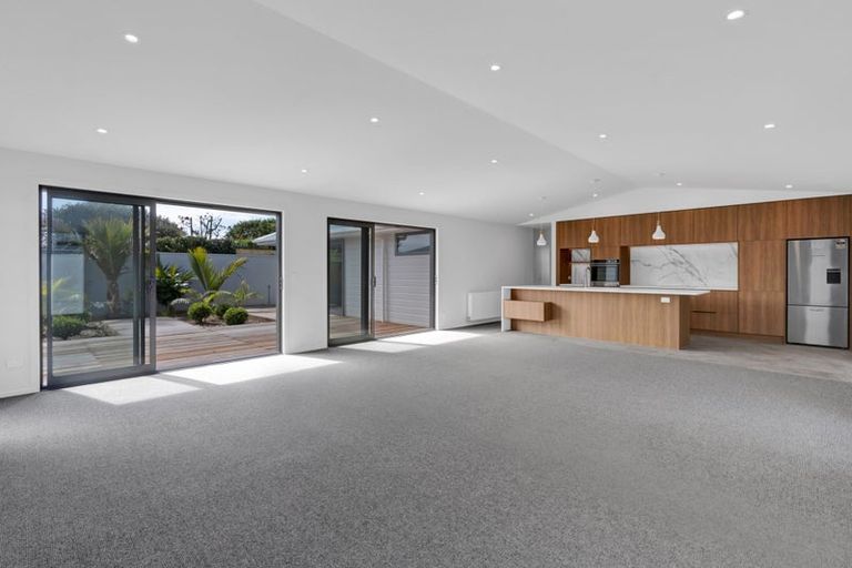 Photo of property in 9a Strandon Place, Strandon, New Plymouth, 4312