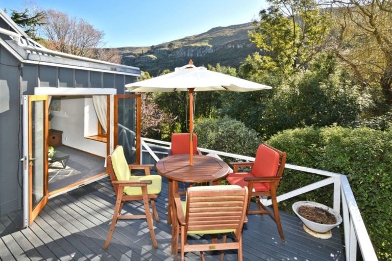 Photo of property in 18 Evans Pass Road, Sumner, Christchurch, 8081