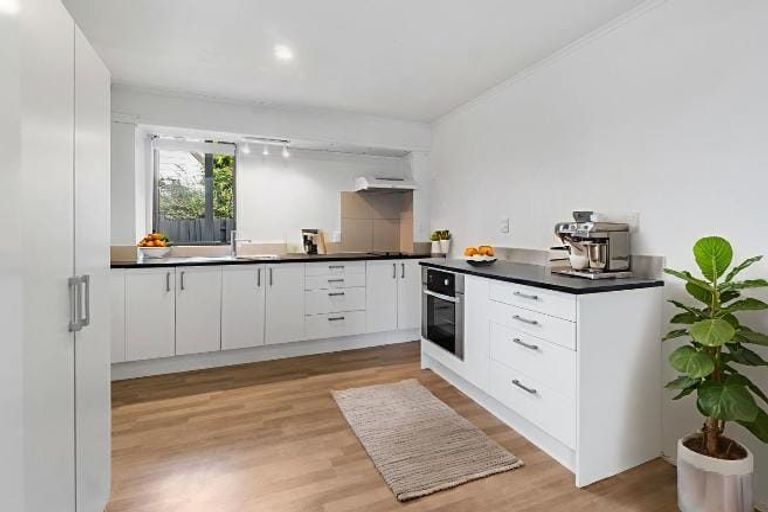 Photo of property in 1/116 Bradbury Road, Botany Downs, Auckland, 2010