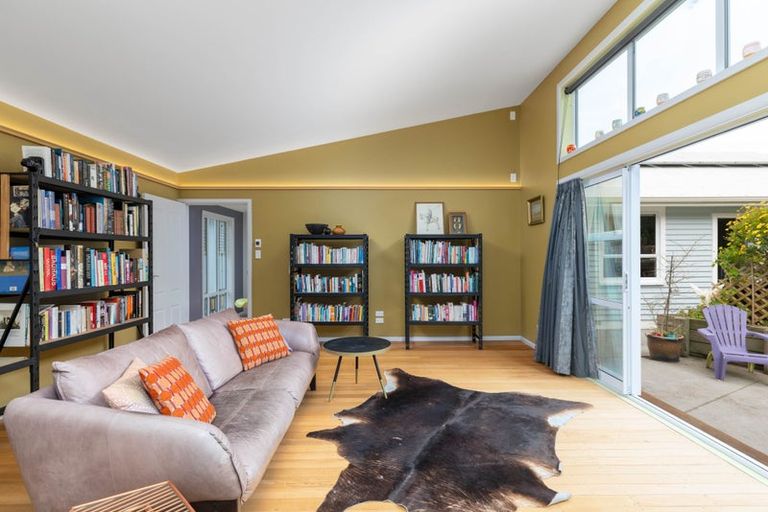 Photo of property in 46 Cornwall Road, Lyttelton, 8082