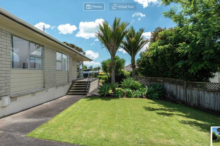 Photo of property in 11 Towra Place, Botany Downs, Auckland, 2010
