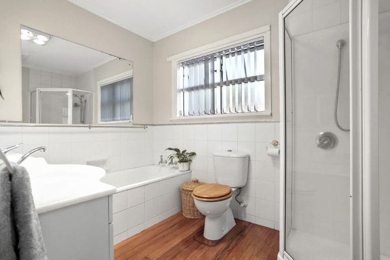 Photo of property in 200 Henderson Valley Road, Henderson, Auckland, 0612