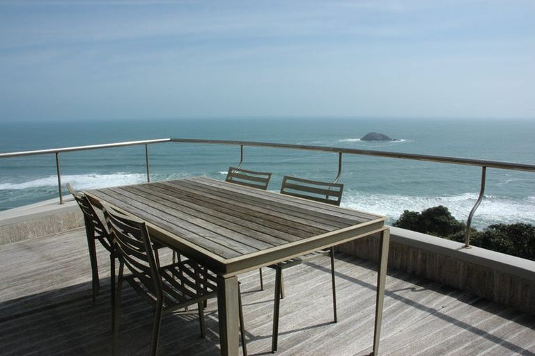 Photo of property in 19 Ngatira Road, Muriwai, Waimauku, 0881