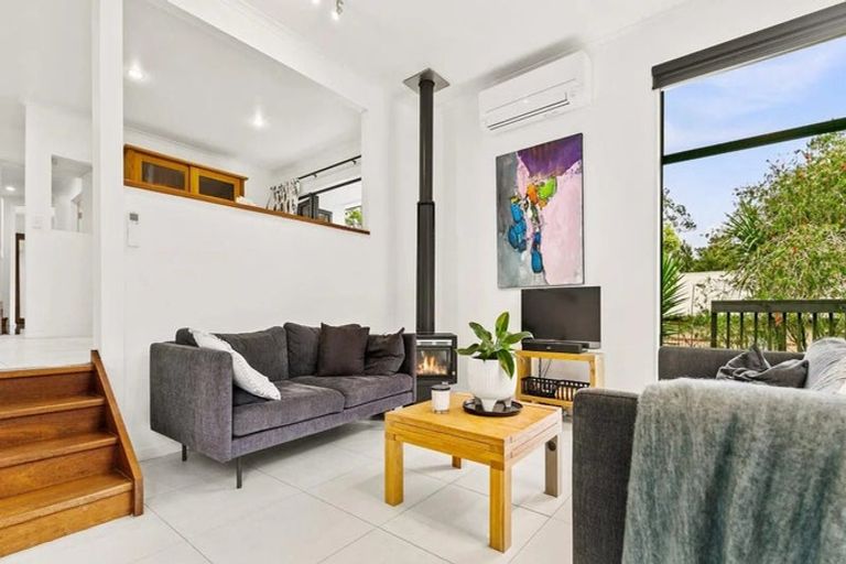 Photo of property in 12b Kimberly Grove, Greenhithe, Auckland, 0632