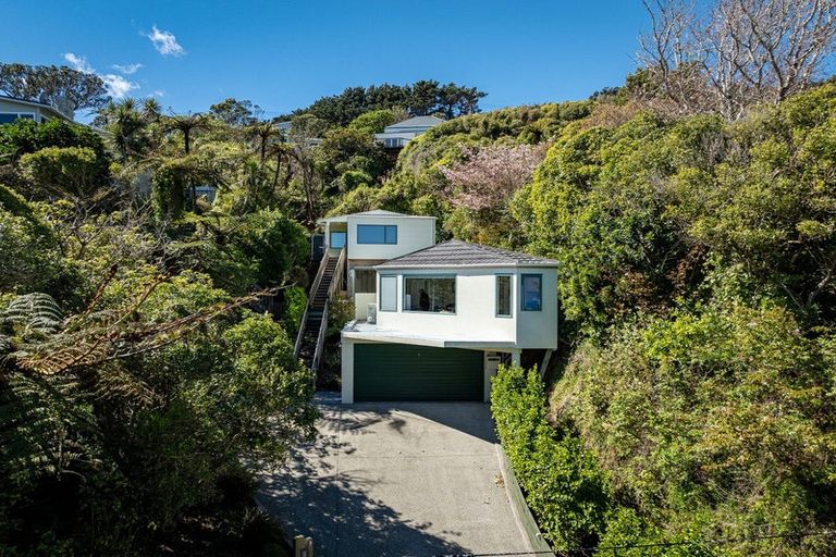 Photo of property in 2 Huntingdon Street, Northland, Wellington, 6012