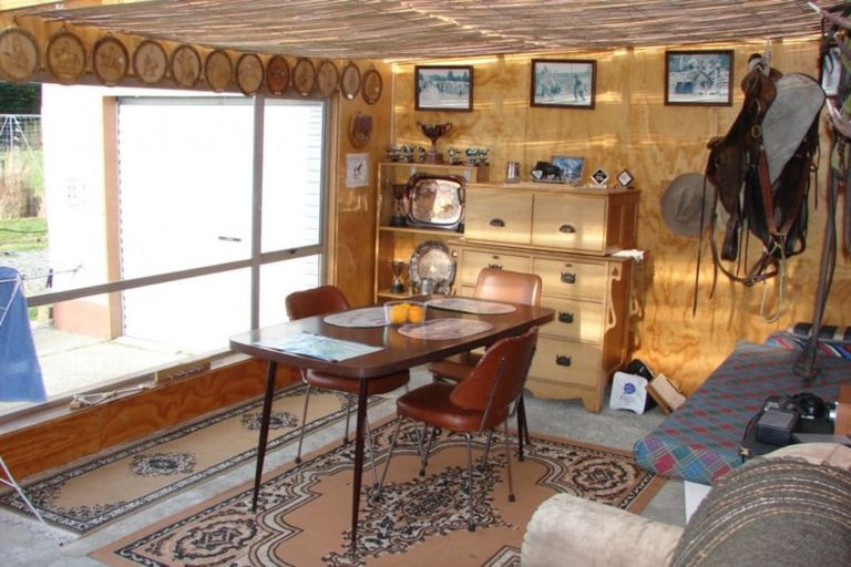 Photo of property in 36 Clifden Highway, Tuatapere, 9620