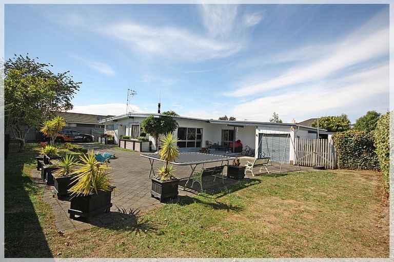 Photo of property in 99 Botanical Road, Takaro, Palmerston North, 4412