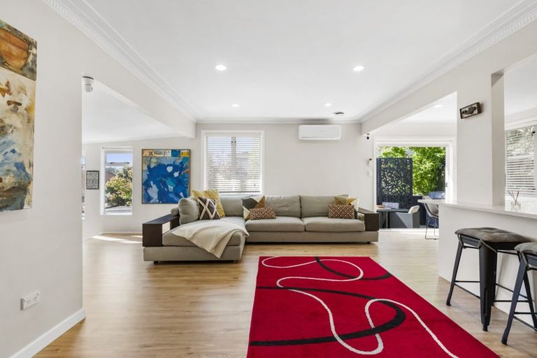 Photo of property in 1/13 Harrybrook Road, Green Bay, Auckland, 0604