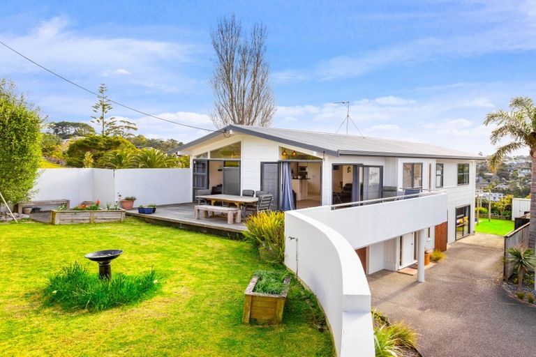 Photo of property in 1/89 Knights Road, Rothesay Bay, Auckland, 0630