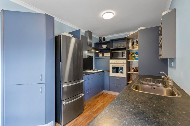 Photo of property in 6 Kauri Street, Merrilands, New Plymouth, 4312