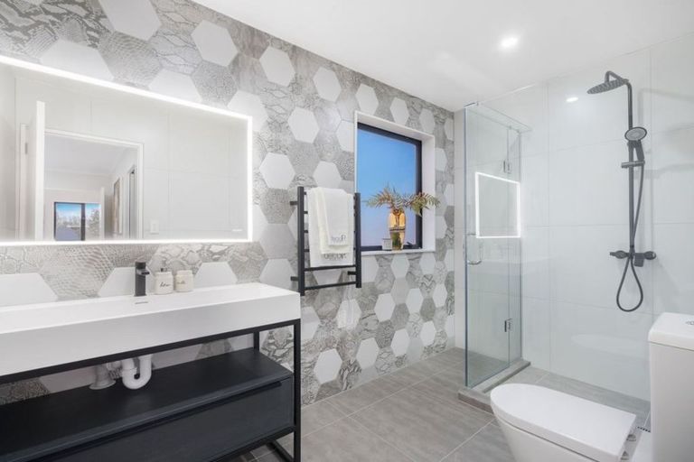 Photo of property in 30 Papareia Road, Karaka, Papakura, 2113