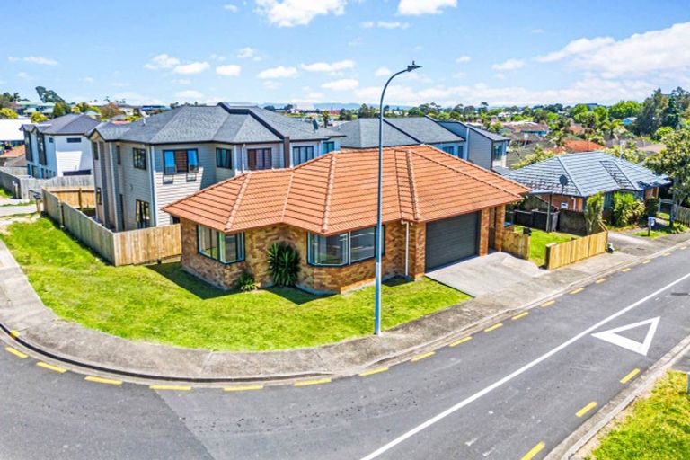Photo of property in 2 Pantera Way, Hillpark, Auckland, 2102