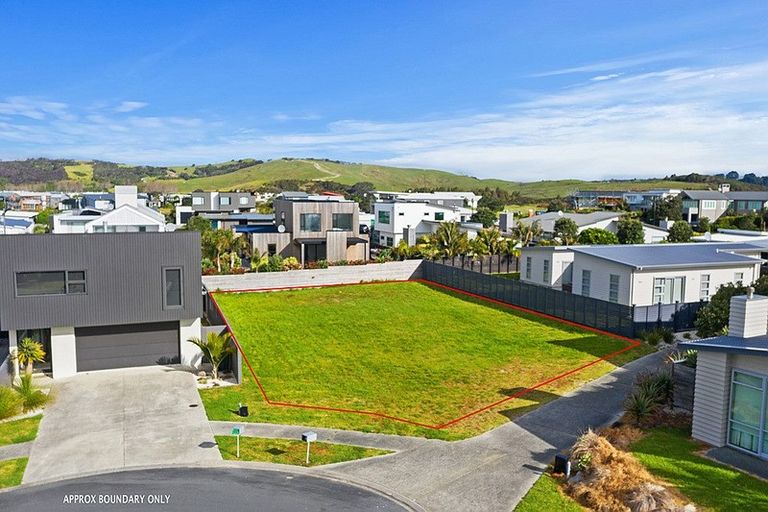 Photo of property in 14 Patiki Place, Omaha, 0986