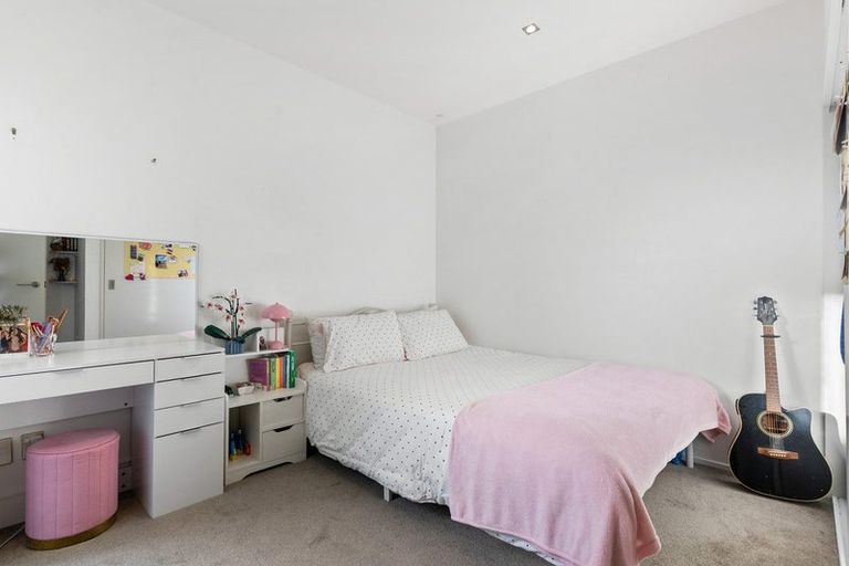 Photo of property in 77 Saddleback Grove, Karori, Wellington, 6012