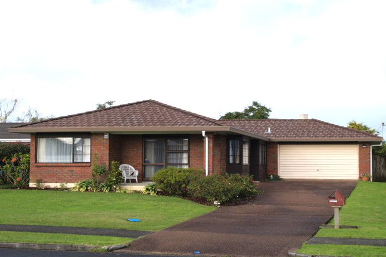 Photo of property in 12 Golfland Drive, Golflands, Auckland, 2013