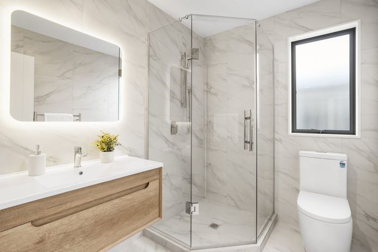 Photo of property in 1/15d Verran Road, Birkenhead, Auckland, 0626