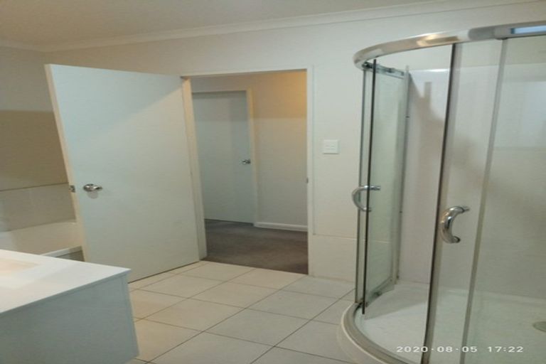 Photo of property in 4 Cityview Place, Massey, Auckland, 0614