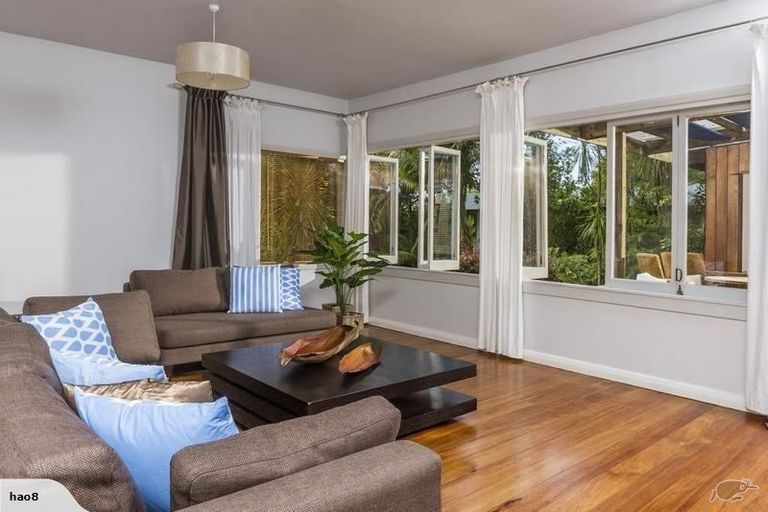 Photo of property in 34 Sandown Road, Rothesay Bay, Auckland, 0630