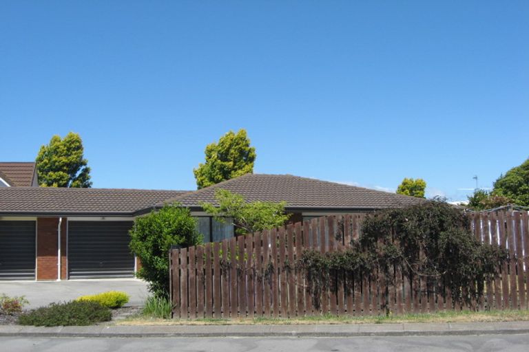 Photo of property in 2/2 Aberfoyle Place, Parklands, Christchurch, 8083