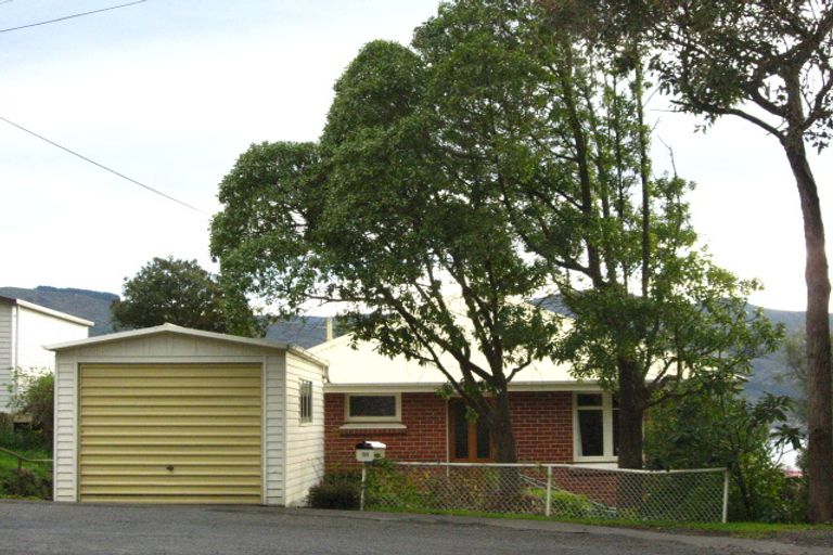 Photo of property in 10 Hellyer Street, Macandrew Bay, Dunedin, 9014
