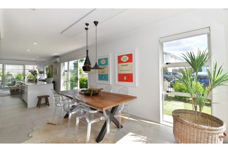 Photo of property in 2 Couldrey Crescent, Red Beach, 0932