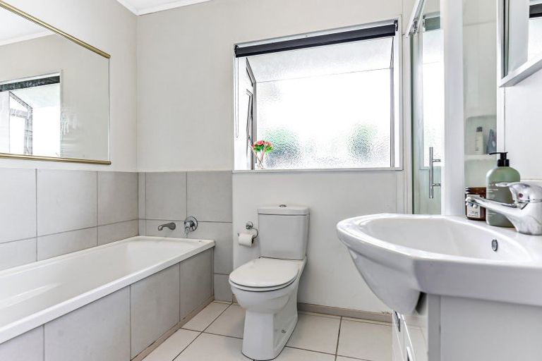 Photo of property in 215 Pukete Road, Pukete, Hamilton, 3200